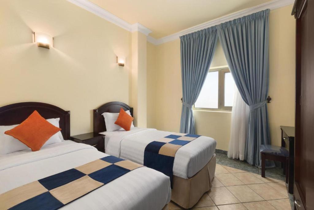 Howard Johnson Dammam Hotel Exterior photo